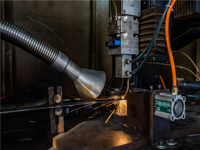 該如何選擇高質(zhì)量的數(shù)控鋸床？